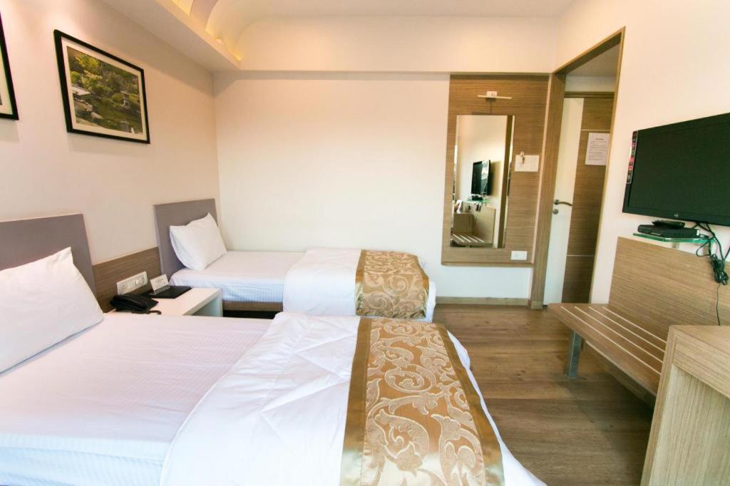 Seasons Hotel Mira-Bhayandar Esterno foto
